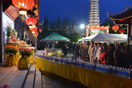 Hội người Việt Nam tại Ukraine tổ chức Lễ cầu siêu nhân dịp Lễ Phật Đản - ảnh 2